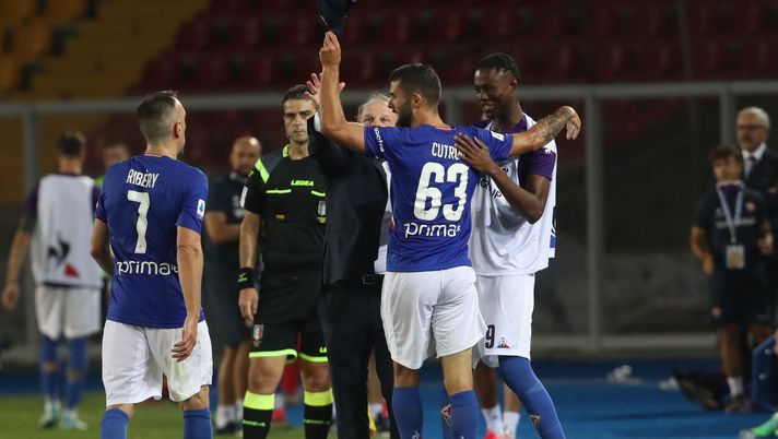 LECCE, ITALY - JULY 15: Patrick Cutrone of Fiorentina celebrates after scoring his team's third goal during the Serie A match between US Lecce and  ACF Fiorentina at Stadio Via del Mare on July 15, 2020 in Lecce, Italy. (Photo by Maurizio Lagana/Getty Images) 