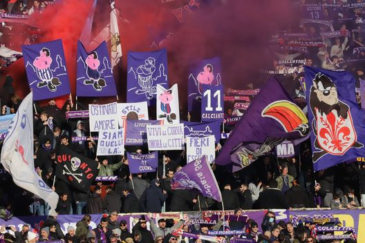 GERMOGLI PH: 11DICEMBRE 2021 FIRENZE STADIO ARTEMIO FRANCHI CAMPIONATO SERIE A TIM FIORENTINA VS SALERNITANA NELLA FOTO TIFOSI GERMOGLI PH: 11DICEMBRE 2021 FIRENZE STADIO ARTEMIO FRANCHI CAMPIONATO SERIE A TIM FIORENTINA VS SALERNITANA NELLA FOTO TIFOSI