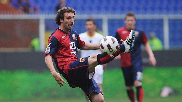 GENOA, ITALY - APRIL 23: Mauro Boselli of Genoa CFC in action during the Serie A match between Genoa CFC and Lecce at Stadio Luigi Ferraris on April 23, 2011 in Genoa, Italy. (Photo by Valerio Pennicino/Getty Images) GENOA, ITALY - APRIL 23: Mauro Boselli of Genoa CFC in action during the Serie A match between Genoa CFC and Lecce at Stadio Luigi Ferraris on April 23, 2011 in Genoa, Italy. (Photo by Valerio Pennicino/Getty Images)