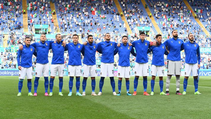 ROME, ITALY - JUNE 20: Players of Italy line-up prior to the UEFA Euro 2020 Championship Group A match between Italy and Wales at Olimpico Stadium on June 20, 2021 in Rome, Italy. (Photo by Claudio Villa/Getty Images) 