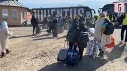 VIDEO, la Juventus a sostegno dell’Ucraina: il club porta 80 profughi in Italia