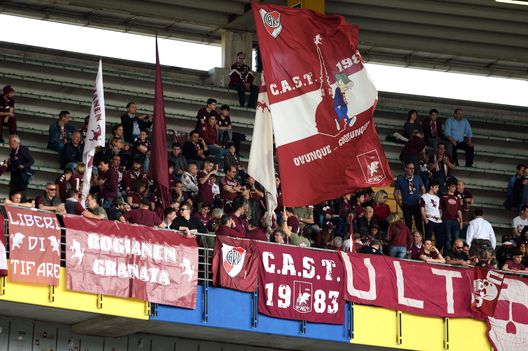 VERONA, ITALY - APRIL 14: Torino FC fans shiws their support during the serie A match between AC Chievo Verona and Torino FC at Stadio Marc'Antonio Bentegodi on April 14, 2018 in Verona, Italy. (Photo by Dino Panato/Getty Images) VERONA, ITALY - APRIL 14: Torino FC fans shiws their support during the serie A match between AC Chievo Verona and Torino FC at Stadio Marc'Antonio Bentegodi on April 14, 2018 in Verona, Italy. (Photo by Dino Panato/Getty Images)