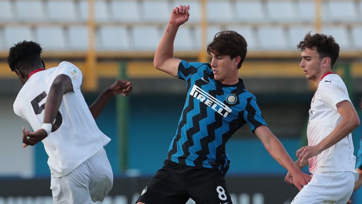 Nosa Obaretin e Andrea Capone, calciatori del Milan Primavera (Getty Images) 