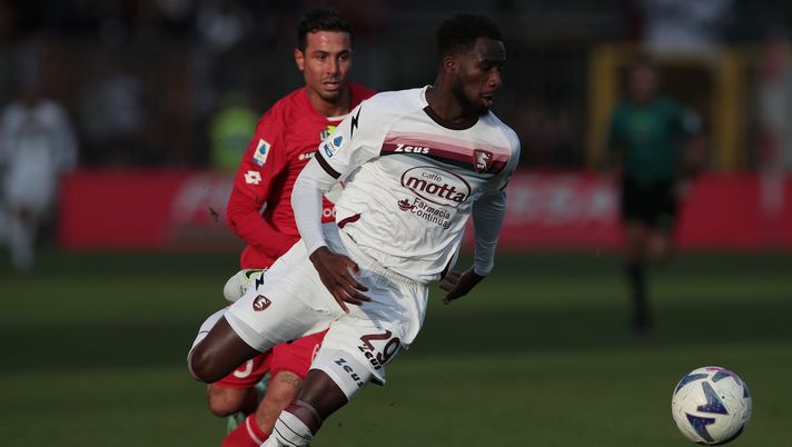 MONZA, ITALY - NOVEMBER 13: Boulaye Dia of US Salernitana in action during the Serie A match between AC Monza and Salernitana at Stadio Brianteo on November 13, 2022 in Monza, Italy. (Photo by Emilio Andreoli/Getty Images) Salernitana