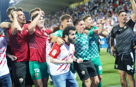 Sadiq e Rodrigo Ely festeggiano con l’Almeria la promozione in Liga. E sui social spunta Super Mario Bros- immagine 2