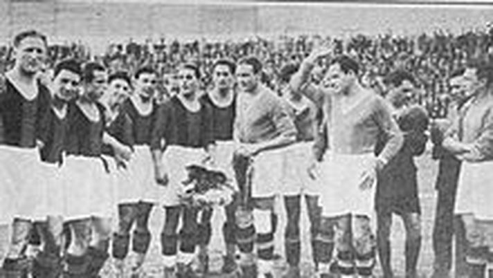La foto pre-partita del primo derby Lazio-Roma datato 1929 La foto pre-partita del primo derby Lazio-Roma datato 1929