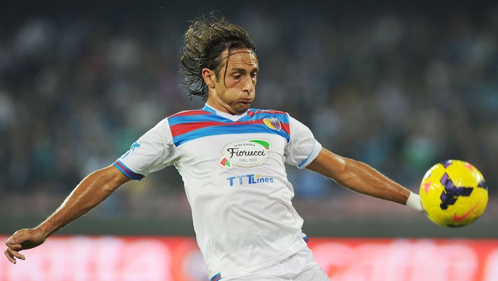 NAPLES, ITALY - NOVEMBER 02:  Ciro Capuano of Catania  in action during the Serie A match between SSC Napoli and Calcio Catania at Stadio San Paolo on November 2, 2013 in Naples, Italy.  (Photo by Giuseppe Bellini/Getty Images) 