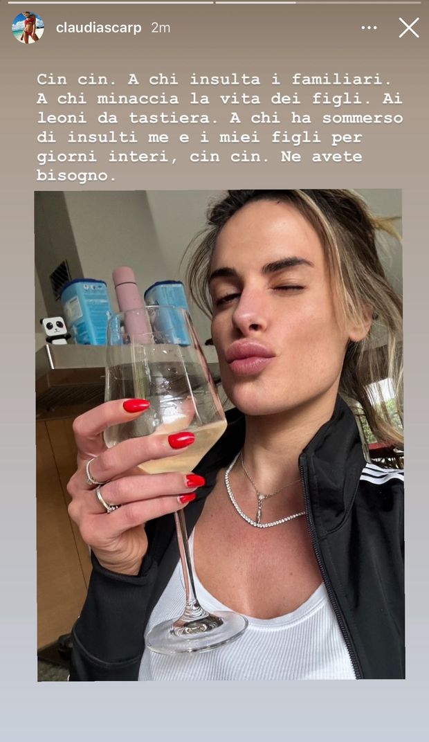 Acerbi, la moglie: “Cin cin a chi insulta, a chi minaccia la vita dei figli e ai leoni da tastiera”- immagine 3