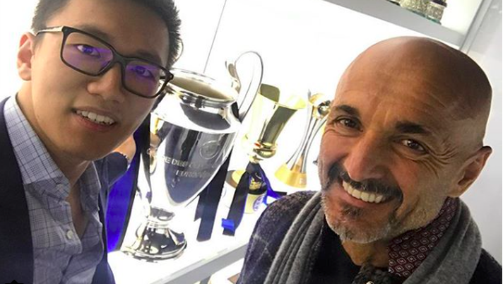 Inter, Spalletti scherza sul suo futuro: “Ha firmato Ancelotti, il mio rinnovo passa inosservato. La Champions League…” Inter, Spalletti scherza sul suo futuro: “Ha firmato Ancelotti, il mio rinnovo passa inosservato. La Champions League…”