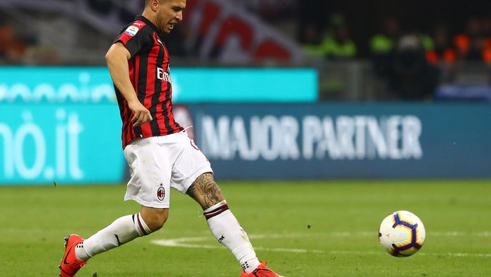 MILAN, ITALY - MAY 06: Jose Mauri of AC Milan in action during the Serie A match between AC Milan and Bologna FC at Stadio Giuseppe Meazza on May 6, 2019 in Milan, Italy. (Photo by Marco Luzzani/Getty Images) MILAN, ITALY - MAY 06: Jose Mauri of AC Milan in action during the Serie A match between AC Milan and Bologna FC at Stadio Giuseppe Meazza on May 6, 2019 in Milan, Italy. (Photo by Marco Luzzani/Getty Images)