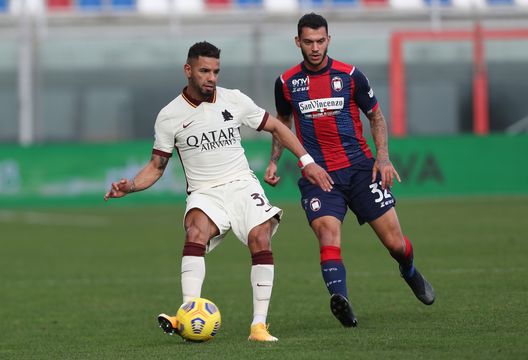 CROTONE, ITALY - JANUARY 06: Pedro Pereira of Crotone competes for the ball with Bruno Peres of Roma during the Serie A match between FC Crotone and AS Roma at Stadio Comunale Ezio Scida on January 06, 2021 in Crotone, Italy. (Photo by Maurizio Lagana/Getty Images) CROTONE, ITALY - JANUARY 06: Pedro Pereira of Crotone competes for the ball with Bruno Peres of Roma during the Serie A match between FC Crotone and AS Roma at Stadio Comunale Ezio Scida on January 06, 2021 in Crotone, Italy. (Photo by Maurizio Lagana/Getty Images)