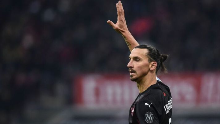 AC Milan's Swedish forward Zlatan Ibrahimovic gestures during the Italian Serie A football match AC Milan vs Sampdoria on January 6, 2020 at the San Siro stadium in Milan. (Photo by Miguel MEDINA / AFP) (Photo by MIGUEL MEDINA/AFP via Getty Images) Gazzetta: “Milan già svanito nei pensieri di Ibra: vuole tornare in Svezia” - immagine 1