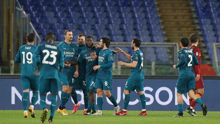 Franck Kessié (centrocampista AC Milan) celebra la sua rete su rigore in Roma-Milan 1-2 (Serie A 2020-2021) | News (Getty Images) Franck Kessié (centrocampista AC Milan) celebra la sua rete su rigore in Roma-Milan 1-2 (Serie A 2020-2021) | News (Getty Images)