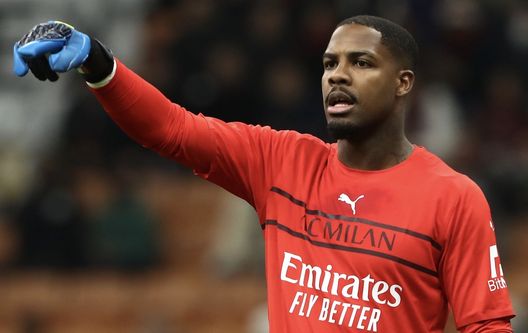 Mike Maignan (portiere AC Milan) qui durante Milan-Empoli 1-0 (Serie A 2021-2022) | News (Getty Images) Mike Maignan (portiere AC Milan) qui durante Milan-Empoli 1-0 (Serie A 2021-2022) | News (Getty Images)