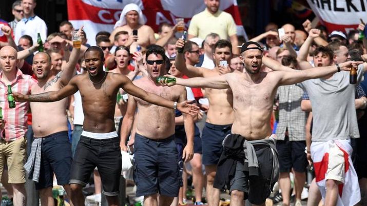 Prima di Germania-Inghilterra, tifoso inglese lancia un razzo dalla finestra del suo albergo INCIDENTI A MONACO DI BAVIERA