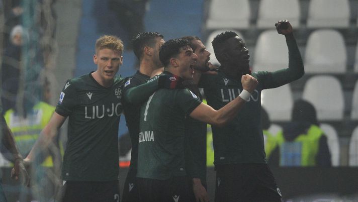 FERRARA, ITALY - JANUARY 25: Andrea Poli of Bologna FC celebrates after scoring his team's third goal during the Serie A match between SPAL and Bologna FC at Stadio Paolo Mazza on January 25, 2020 in Ferrara, Italy. (Photo by Mario Carlini / Iguana Press/Getty Images) FERRARA, ITALY - JANUARY 25: Andrea Poli of Bologna FC celebrates after scoring his team's third goal during the Serie A match between SPAL and Bologna FC at Stadio Paolo Mazza on January 25, 2020 in Ferrara, Italy. (Photo by Mario Carlini / Iguana Press/Getty Images)