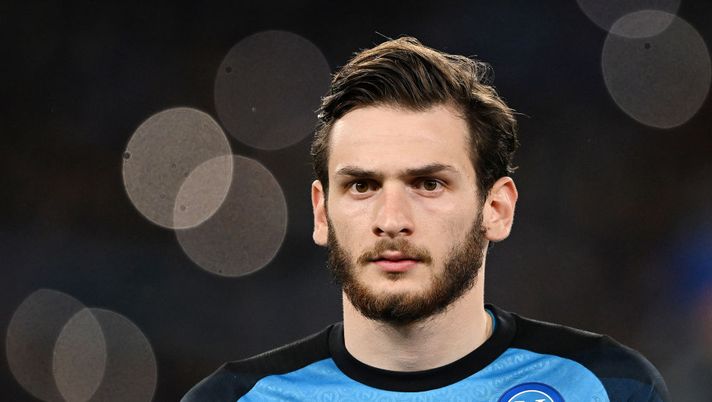 NAPLES, ITALY - APRIL 18: Khvicha Kvaratskhelia of SSC Napoli during the UEFA Champions League quarterfinal second leg match between SSC Napoli and AC Milan at Stadio Diego Armando Maradona on April 18, 2023 in Naples, Italy. (Photo by Francesco Pecoraro/Getty Images) Kvaratskhelia ai tifosi: “Futuro? Siate ottimisti per il futuro, io amo Napoli. Stagione incredibile” - immagine 1