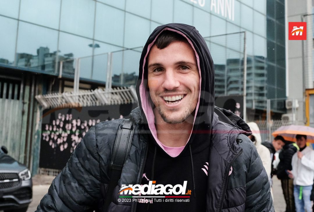 FOTO Genoa-Palermo, i rosanero in partenza dallo stadio “Renzo Barbera” (Gallery) - immagine 30