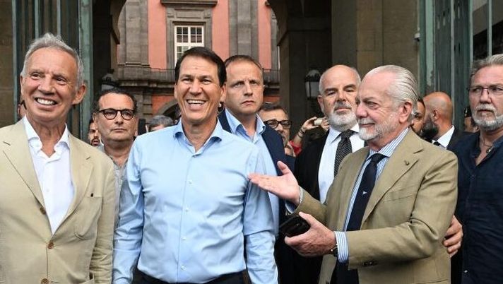 Napoli, De Laurentiis a Garcia: “Stia tranquillo, vada avanti, le vittorie sanano i problemi” - immagine 1