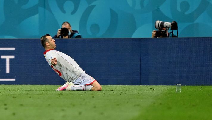 BUCHAREST, ROMANIA - JUNE 13: Goran Pandev of North Macedonia celebrates after scoring their side's first goal during the UEFA Euro 2020 Championship Group C match between Austria and North Macedonia at National Arena Bucharest on June 13, 2021 in Bucharest, Romania. (Photo by Justin Setterfield/Getty Images) Campioni… di Serie B: quelli che a fine carriera hanno provato il brivido delle serie inferiori- immagine 2