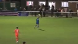 VIDEO/ La porta è vuota ma… la spara alle stelle! Ma come ha fatto?