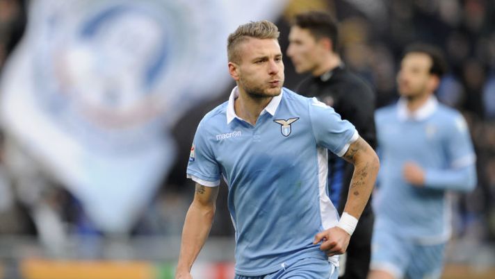 ROME, ROMA - JANUARY 15: Ciro Immobile of SS Lazio celebrates a second goal during the Serie A match between SS Lazio and Atalanta BC at Stadio Olimpico on January 15, 2017 in Rome, Italy. (Photo by Marco Rosi/Getty Images) Immobile, c’è un motivo in più per far gol domani: vale 2 milioni! E i fantallenatori godono - immagine 1