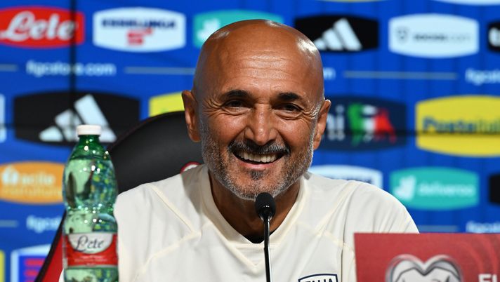 CAIRATE, ITALY - SEPTEMBER 11: Head coach of Italy Luciano Spalletti speaks with the media during press conference at Milanello on September 11, 2023 in Cairate, Italy. (Photo by Claudio Villa/Getty Images) spalletti