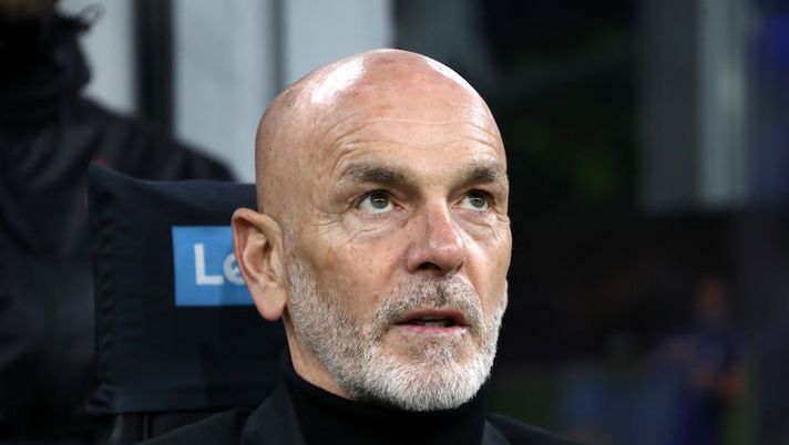 MILAN, ITALY - FEBRUARY 05: Stefano Pioli, Head Coach of AC Milan, looks on prior to the Serie A match between FC Internazionale and AC MIlan at Stadio Giuseppe Meazza on February 05, 2023 in Milan, Italy. (Photo by Marco Luzzani/Getty Images) Pioli: “Tomori sentiva ancora fastidio! La caviglia di Tonali, Diaz, Thiaw e i gol per De Ketelaere…” - immagine 1
