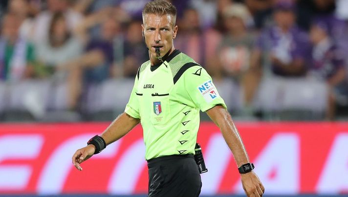 FLORENCE, ITALY - AUGUST 24: Davide Massa referee during the Serie A match between ACF Fiorentina and SSC Napoli at Stadio Artemio Franchi on August 24, 2019 in Florence, Italy.  (Photo by Gabriele Maltinti/Getty Images) 