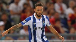 Inter, per il ruolo di terzino si guarda in casa Porto: piace il messicano Layun