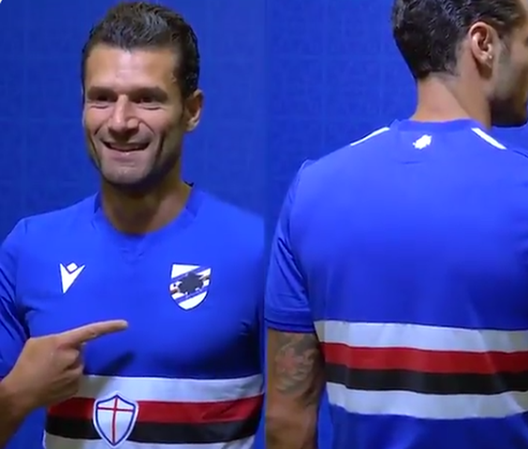 La Sampdoria presenta la nuova maglia: “La più bella del mondo” La Sampdoria presenta la nuova maglia: “La più bella del mondo”