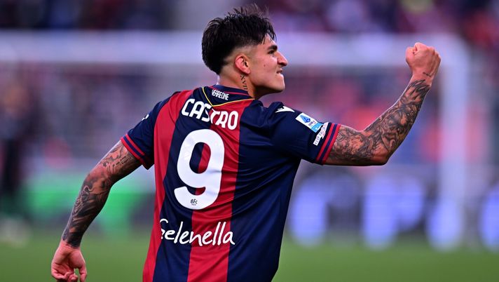 BOLOGNA, ITALY - MARCH 16: Santiago Castro of Bologna celebrates after scoring his team fourth goal during the Serie A match between Bologna and SS Lazio at Stadio Renato Dall'Ara on March 16, 2025 in Bologna, Italy. (Photo by Alessandro Sabattini/Getty Images) Gazzetta – Castro, l’Inter ci prova per l’estate - immagine 1