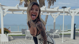 Zoe Cristofoli in grande forma. Abito bianco e super décolleté per lady Hernandez