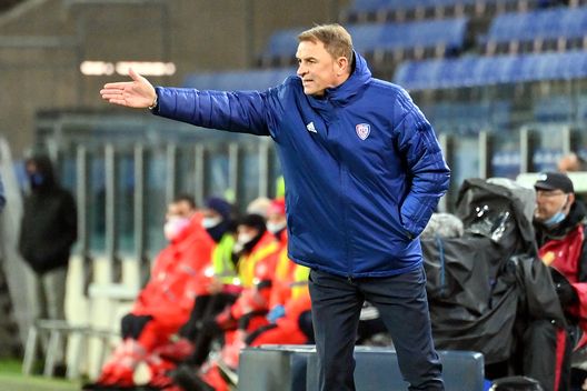 CAGLIARI, ITALY - MARCH 14: Leonardo Semplici of Cagliari reacts during the Serie A match between Cagliari Calcio and Juventus at Sardegna Arena on March 14, 2021 in Cagliari, Italy. (Photo by Enrico Locci/Getty Images) CAGLIARI, ITALY - MARCH 14: Leonardo Semplici of Cagliari reacts during the Serie A match between Cagliari Calcio and Juventus at Sardegna Arena on March 14, 2021 in Cagliari, Italy. (Photo by Enrico Locci/Getty Images)