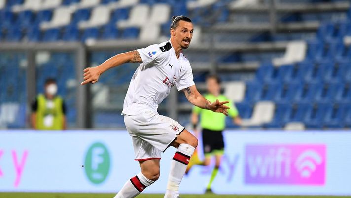 REGGIO NELL'EMILIA, ITALY - JULY 21: Zlatan Ibrahimovic of AC Milan in action during the Serie A match between US Sassuolo and AC Milan at Mapei Stadium - Città del Tricolore on July 21, 2020 in Reggio nell'Emilia, Italy. (Photo by Alessandro Sabattini/Getty Images) REGGIO NELL'EMILIA, ITALY - JULY 21: Zlatan Ibrahimovic of AC Milan in action during the Serie A match between US Sassuolo and AC Milan at Mapei Stadium - Città del Tricolore on July 21, 2020 in Reggio nell'Emilia, Italy. (Photo by Alessandro Sabattini/Getty Images)