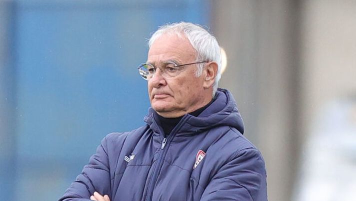 EMPOLI, ITALY - MARCH 3: Claudio Ranieri manager of Cagliari Calcio looks on during the Serie A TIM match between Empoli FC and Cagliari - Serie A TIM at Stadio Carlo Castellani on March 3, 2024 in Empoli, Italy. (Photo by Gabriele Maltinti/Getty Images) Ranieri: “Mina si è allenato, come sta. Gaetano, Shomurodov e cosa mi aspetto da Sulemana” - immagine 1