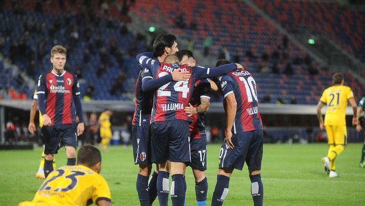 BOLOGNA, ITALY - SEPTEMBER 28: Rodrigo Palacio of Bologna FC celebrates after scoring his team's fourth goal during the Serie A match between Bologna FC and Parma Calcio at Stadio Renato Dall'Ara on September 28, 2020 in Bologna, Italy. (Photo by Mario Carlini / Iguana Press/Getty Images) BOLOGNA, ITALY - SEPTEMBER 28: Rodrigo Palacio of Bologna FC celebrates after scoring his team's fourth goal during the Serie A match between Bologna FC and Parma Calcio at Stadio Renato Dall'Ara on September 28, 2020 in Bologna, Italy. (Photo by Mario Carlini / Iguana Press/Getty Images)