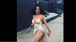 VIDEO / Antonella Mosetti, spacco vertiginoso per un party tra amici