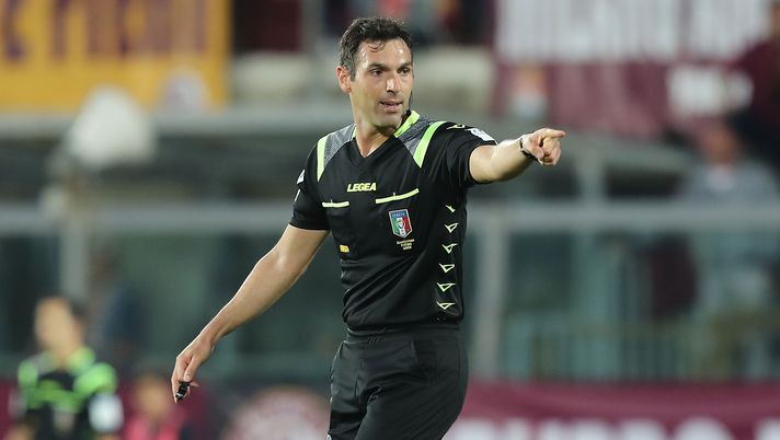 LIVORNO, ITALY - OCTOBER 26: Referee Juan Luca Sacchi during the Serie B match between AS Livorno and Pisa SC at Stadio Armando Picchi on October 26, 2019 in Livorno, Italy. (Photo by Gabriele Maltinti/Getty Images) LIVORNO, ITALY - OCTOBER 26: Referee Juan Luca Sacchi during the Serie B match between AS Livorno and Pisa SC at Stadio Armando Picchi on October 26, 2019 in Livorno, Italy. (Photo by Gabriele Maltinti/Getty Images)