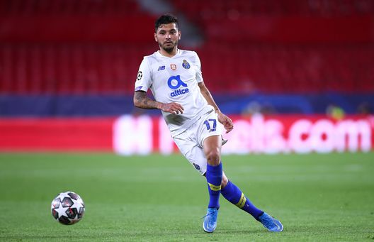  SEVILLE, SPAIN - APRIL 13: Jesus Corona of FC Porto in action during the UEFA Champions League Quarter Final Second Leg match between Chelsea FC and FC Porto at Estadio Ramon Sanchez Pizjuan on April 13, 2021 in Seville, Spain. Sporting stadiums around Spain remain under strict restrictions due to the Coronavirus Pandemic as Government social distancing laws prohibit fans inside venues resulting in games being played behind closed doors. (Photo by Fran Santiago/Getty Images) 