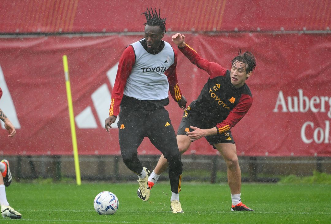 Roma, la ripresa degli allenamenti sotto la pioggia a Trigoria – FOTOGALLERY - immagine 59