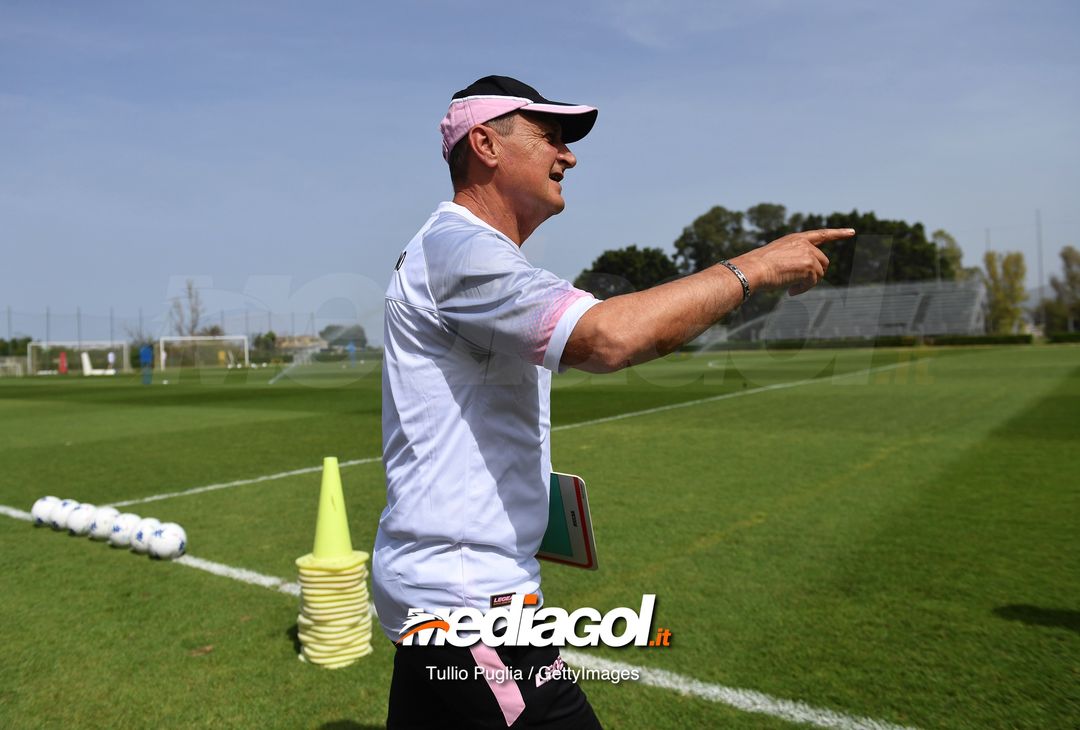  PALERMO, ITALY - APRIL 24: Delio Rossi leads a training session as new Head Coach of US Citta' di Palermo at Tenente Carmelo Onorato Sports Center on April 24, 2019 in Palermo, Italy. (Photo by Tullio M. Puglia/Getty Images) 