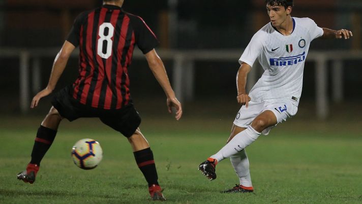 Marco Frigerio, calciatore del Milan qui di spalle, passa al Foggia