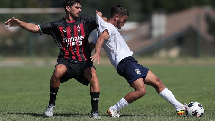 NOVARA, ITALY - JULY 26: Giovanni Incorvaia of AC Milan competes for the ball during the pre-season friendly match between AC Milan U19 and Torres on July 26, 2022 in Novara, Italy. (Photo by AC Milan/AC Milan via Getty Images)