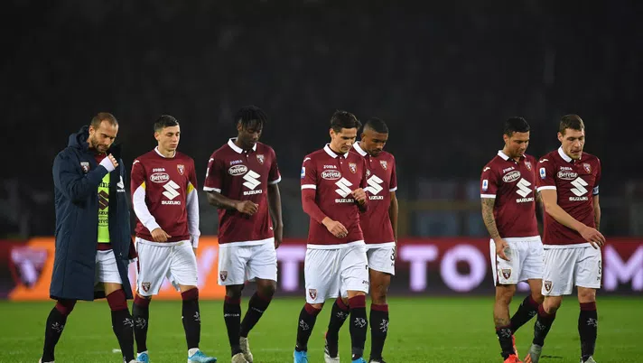 TURIN, ITALY - NOVEMBER 02:  Players of Torino FC look dejected at the end of the Serie A match between Torino FC and Juventus at Stadio Olimpico di Torino on November 2, 2019 in Turin, Italy.  (Photo by Valerio Pennicino/Getty Images)