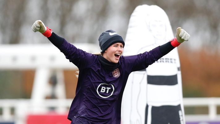 Aston Villa, Hannah grande portiere: nonostante lo strabismo e il bicchier d’acqua… Aston Villa, Hannah grande portiere: nonostante lo strabismo e il bicchier d’acqua… - immagine 1