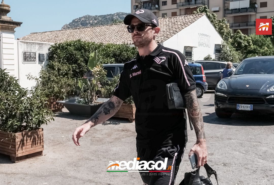 FOTO RITIRO PALERMO, i rosanero tornano in città dopo il test col Pisa (Gallery) - immagine 5