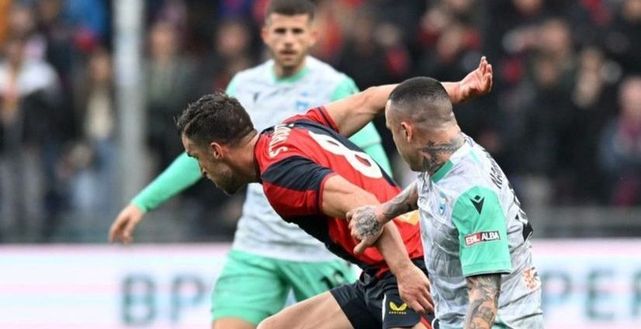 Genoa-Spal, Strootman a Nainggolan: “Ti preferisco con la stessa maglia” Genoa-Spal, Strootman a Nainggolan: “Ti preferisco con la stessa maglia” - immagine 1