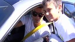 VIDEO / Cristiano Ronaldo spiega come fare una foto a un tifoso