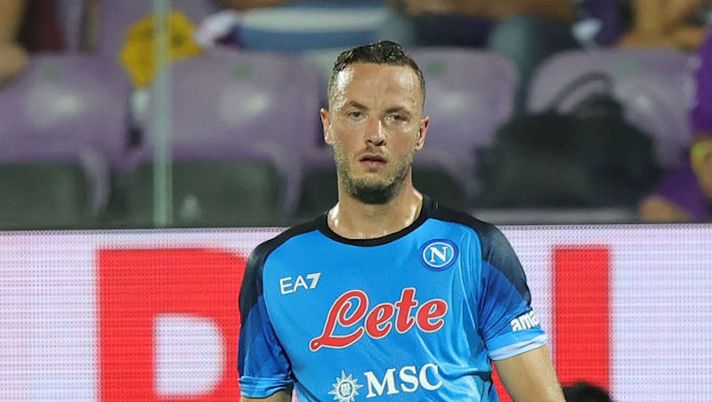FLORENCE, ITALY - AUGUST 28: Amir Rrahmani of SSC Napoli in action during the Serie A match between ACF Fiorentina and SSC Napoli at Stadio Artemio Franchi on August 28, 2022 in Florence, Italy. (Photo by Gabriele Maltinti/Getty Images) Napoli, occhi puntati su Rrahmani: la sua possibile gestione contro l’Inter - immagine 1